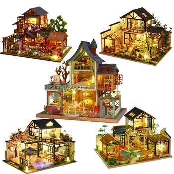 Деревянные кукольные домики 