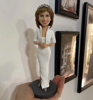 Изготовленная на заказ кукла Принцессы для маленькой девочки Дианы Спенсер, 100% Фигурки из полимерной глины ручной работы, украшения в соответствии с вашей фотографией