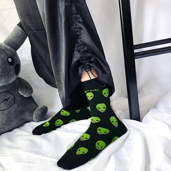 Новые трендовые забавные носки Унисекс с принтом инопланетянина, дышащие носки с мультяшным котом, пара милых носков, Белые, черные Длинные носки для женщин